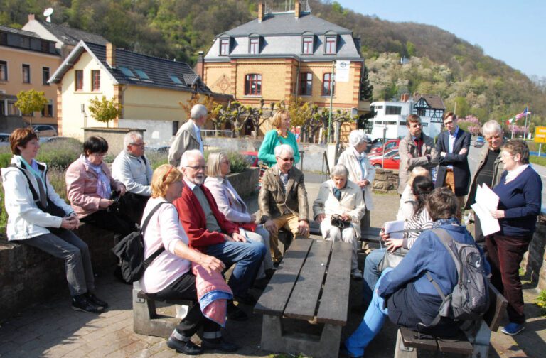 Zwei Kirchen, Weinhändler und der Hafen