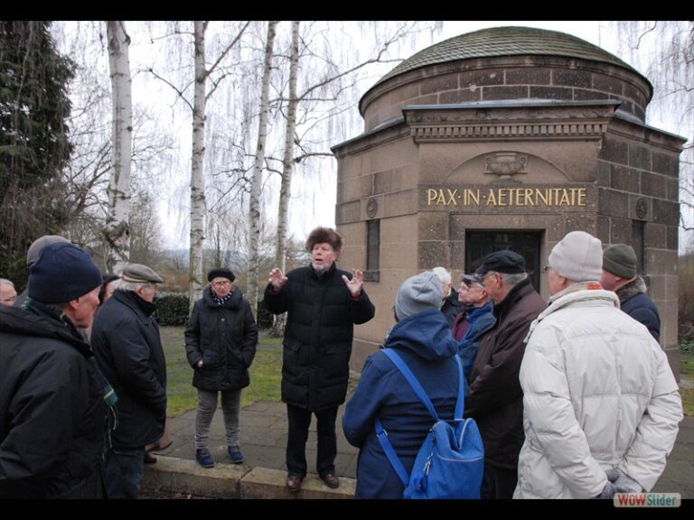 Exkursion Kripp: Willy Weis und Hildegard Funk führte Sinziger Denkmalverein durch den Remagener Stadtteil