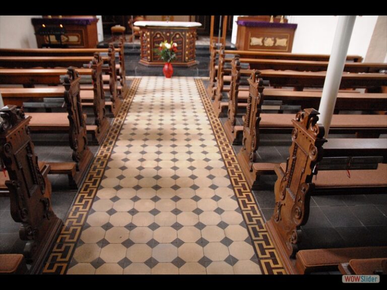 Exkursion: Ortsvorsteherin Helga Schmitt-Federkeil führte Denkmalverein Sinzig durch das Dorf