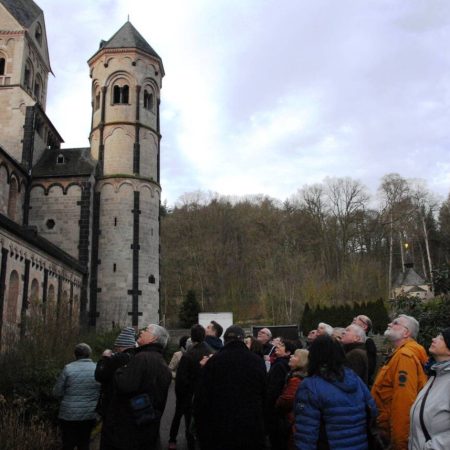 Doppelt in Maria Laach: Baugeschichte und Bauhauskeramik