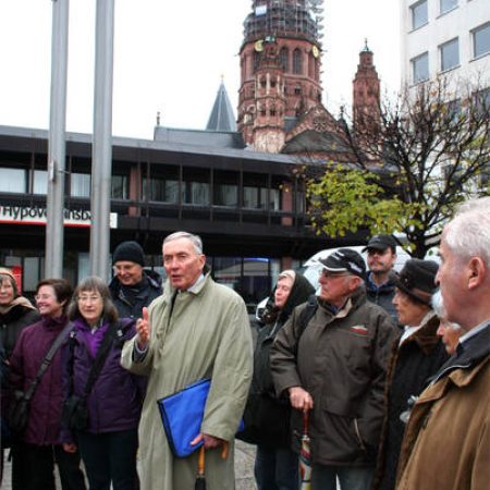 Der Kulturspaziergang durch Mainz bot trotz Regen viele interessante Ein- und Ansichten.